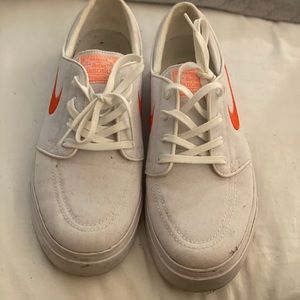 Men’s Nike sneakers